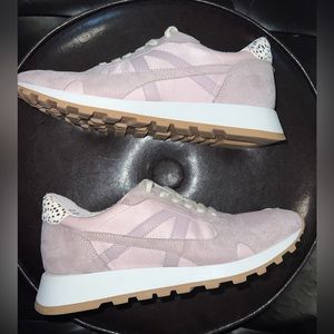 Dolce Vita Muzio plush sneakers women’s size 9.5